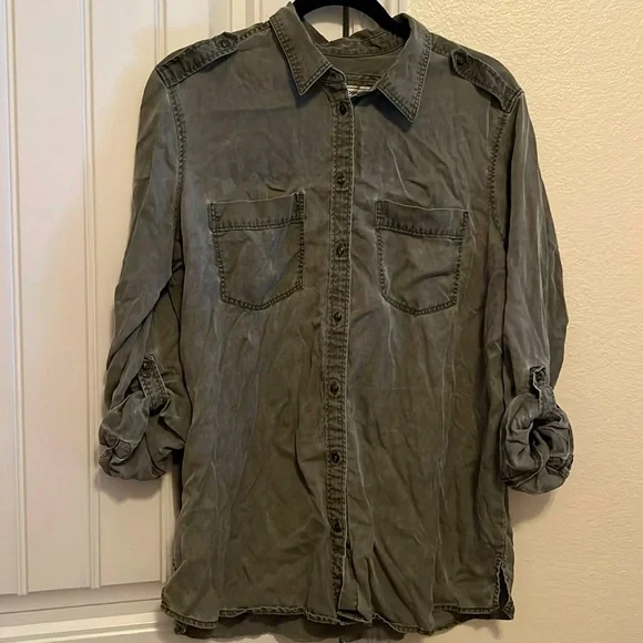 Express Women’s Boyfriend Relaxed Fit Button Up in Olive Green, Size Large - Picture 1 of 4